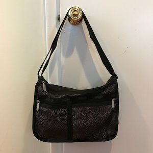 💢SOLD💢Lesportsac Deluxe Everygirl Bag